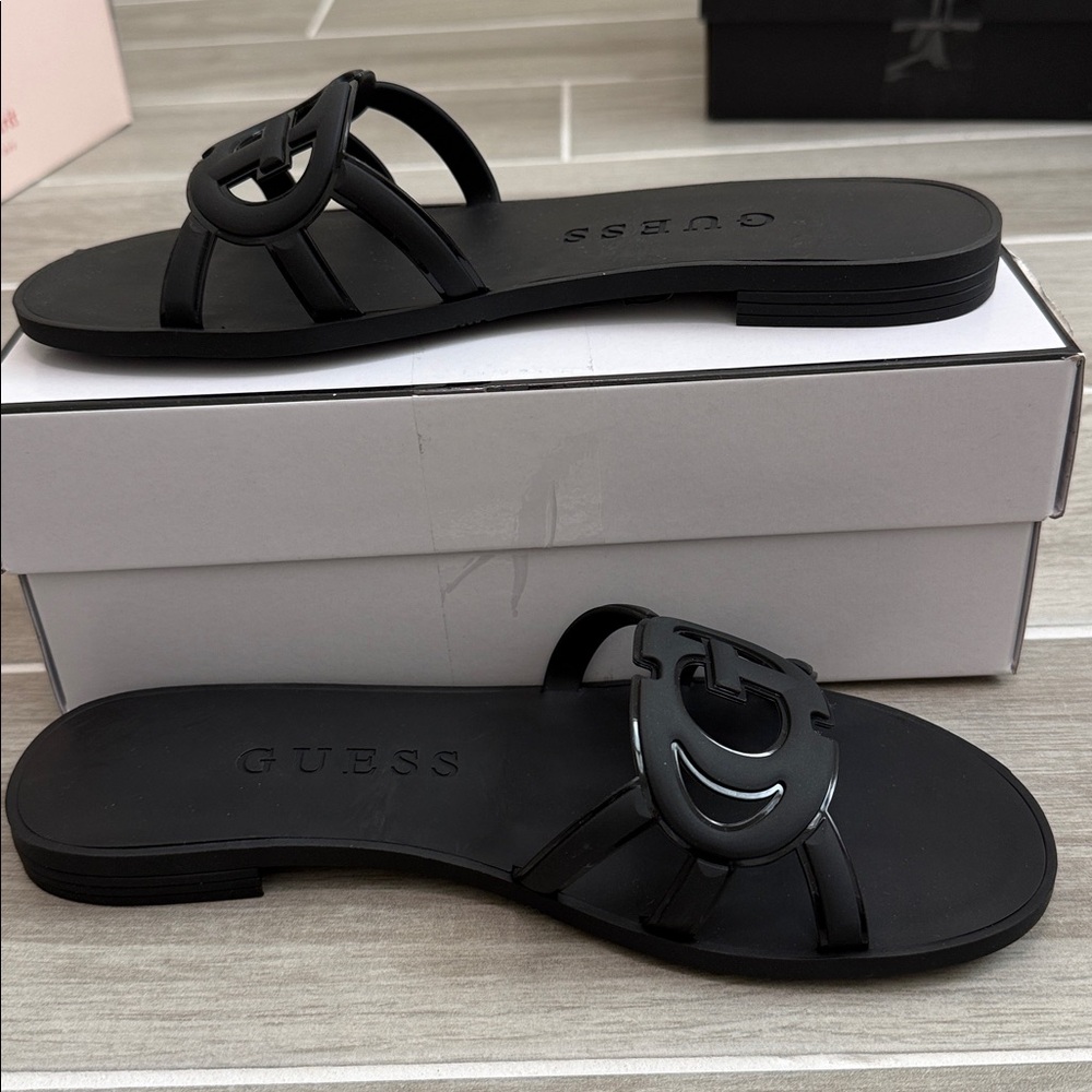 GUESS Women's Black Elyho Jelly Cutout Logo Flat Sandals size 10 - Picture 2 of 6